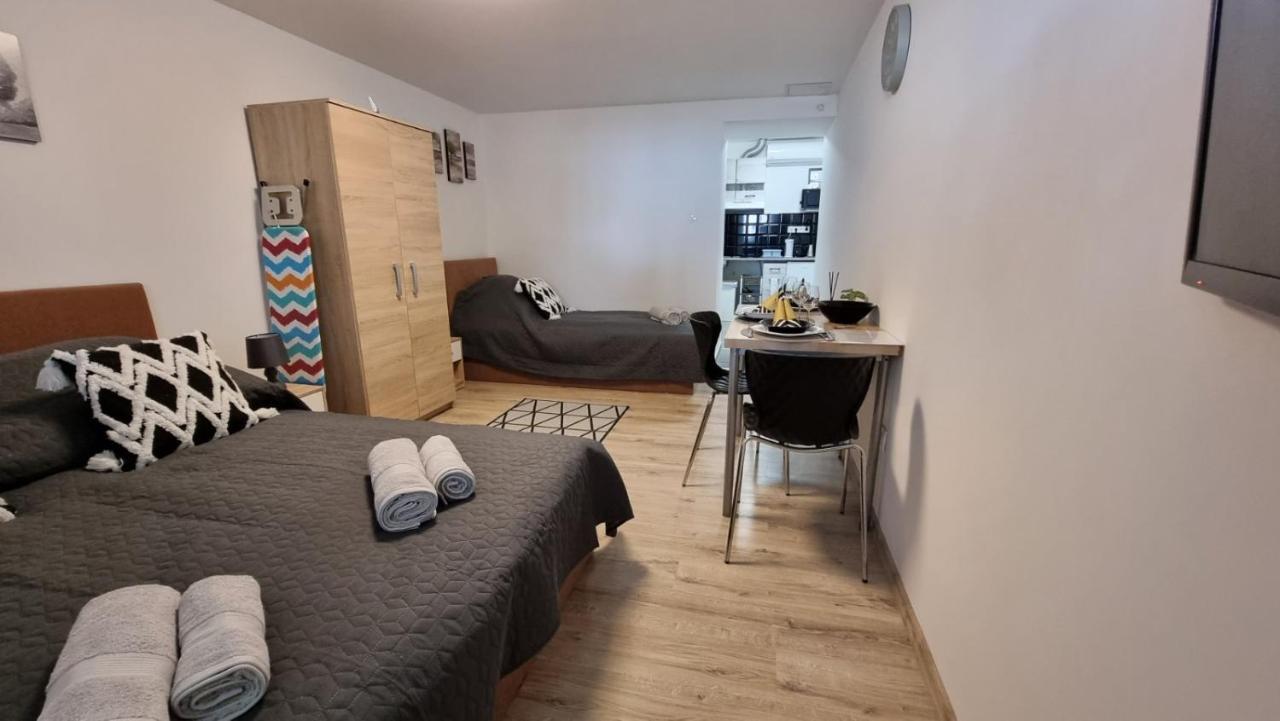 Holiness Apartmanok Szeged Exterior foto